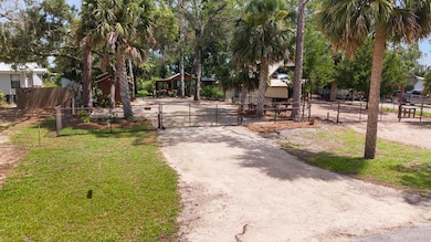 1209 Central Ave NE, Steinhatchee, FL 32359 - photo 4