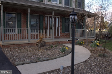 774 Franklin Square Dr, Chambersburg, PA 17201 - photo 2