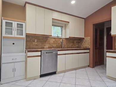 17-02 Clintonville St, Flushing, NY 11357 - photo 3