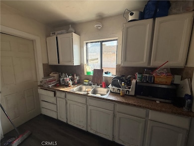 1057 N Neptune Ave, Wilmington, CA 90744 - photo 7