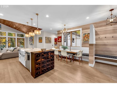 922 SW Spelling Place, Cascade Locks, OR 97014 - photo 3