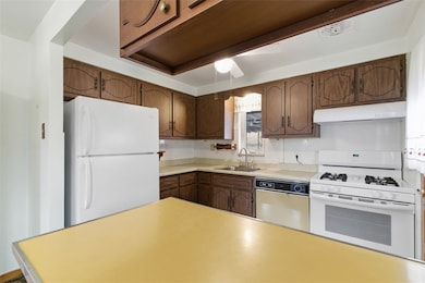 1241 Pleasantvue Dr, Pittsburgh, PA 15227 - photo 7