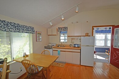 27_Dyke_KitchenB