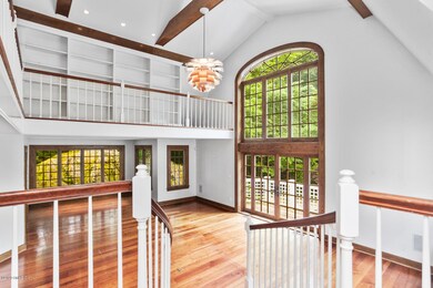 480 Cognewaugh Rd Cos Cob CT-large-023-0
