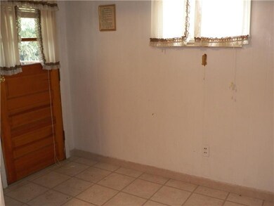 Kitchen. Extra little nook space in the kitchen go