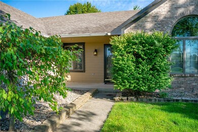 452 Clearwater Blvd, Whiteland, IN 46184 - photo 2