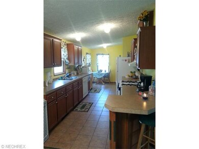 731 Community Rd, Sheffield Lake, OH 44054 - photo 3