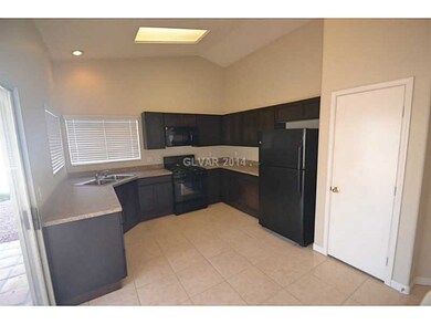 912 Moore Oaks Ct, Henderson, NV 89011 - photo 4