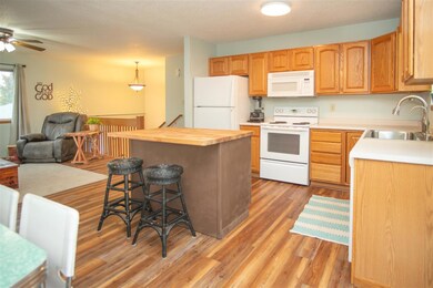 4028 Jill Dr, Waterloo, IA 50701 - photo 6