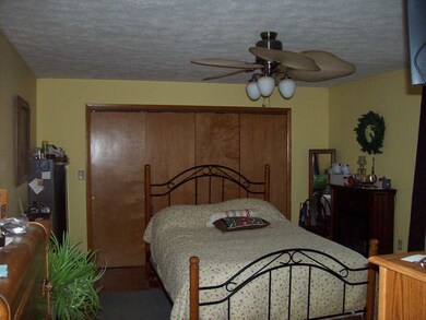 1089 SE B St, Linton, IN 47441 - photo 5