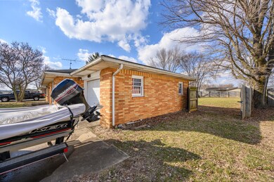 612 Collier St, Columbus, IN 47201 - photo 7