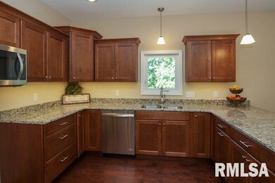 1506 Shamrock Dr, Davenport, IA 52807 - photo 6