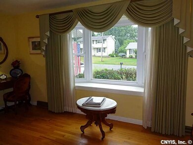 Living Room. Beautiful Bay Window