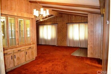 The vaulted ceilings carry through to the formal d