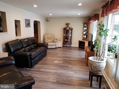 216 Greenview Ave, Reisterstown, MD 21136 - photo 3