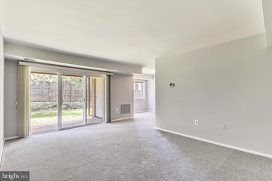 202 Park Terrace Ct SE unit 13, Vienna, VA 22180 - photo 2