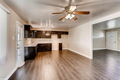 2926 n 51rst Ave Phoenix AZ-large-009-13