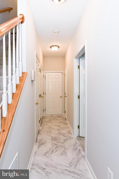 42785 Smallwood Terrace, Chantilly, VA 20152 - photo 7