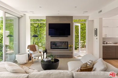 7350 Pacific View Dr, Los Angeles, CA 90068 - photo 3