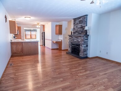 411 Eastown Dr, Wapakoneta, OH 45895 - photo 5