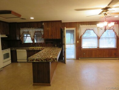 Eat-In Kitchen
