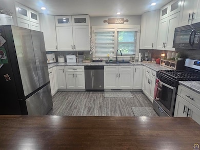 415 E Park Ave, Hartford, KS 66854 - photo 6