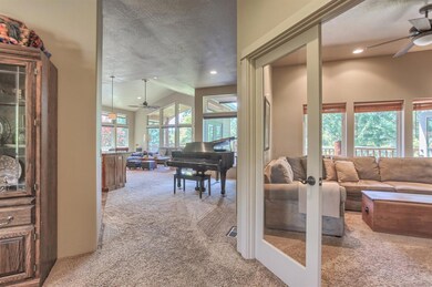 638 Gray Wolf Dr, Grants Pass, OR 97526 - photo 6