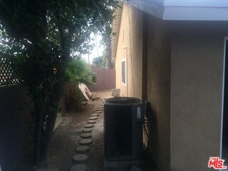 18901 Lanark St, Reseda, CA 91335 - photo 6