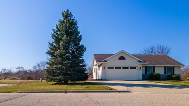 1405 Evergreen Dr, Janesville, WI 53546 - photo 2
