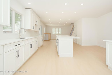 84 Winham Ave, Staten Island, NY 10306 - photo 7