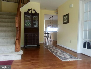 4562 Doncaster Dr, Ellicott City, MD 21043 - photo 2