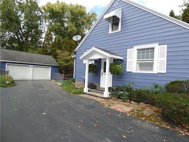 6015 Hillcrest St, Newfane, NY 14108 - photo 4