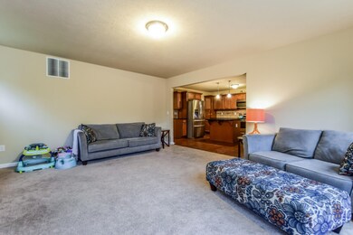 006-photo-living-room-6341425