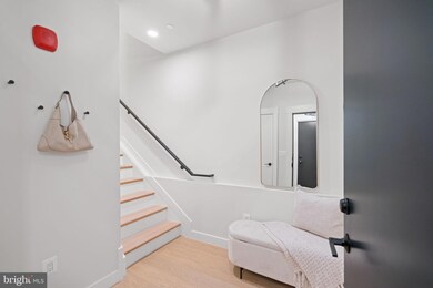 733 8th St SE unit 302, Washington, DC 20003 - photo 2