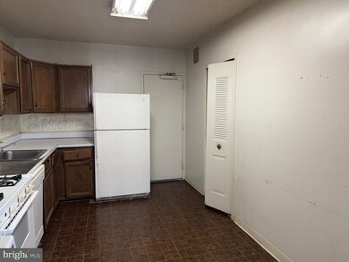 Skyline Plaza unit 1616S, Falls Church, VA 22041 - photo 5