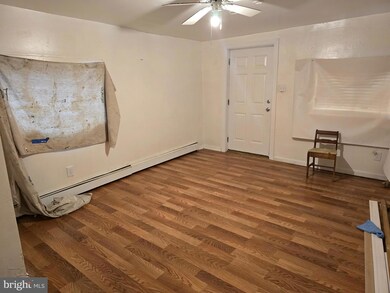 318 Cedar St, Reading, PA 19601 - photo 2