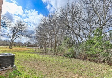 1115 Oxford Dr, Gainesville, TX 76240 - photo 6