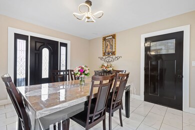 1607 Sacramento Dr, Carpentersville, IL 60110 - photo 3