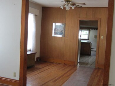 38 Holmes Ct, Albany, NY 12209 - photo 6