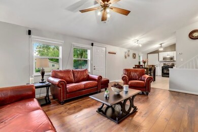 1443 Kings Rd, Carpentersville, IL 60110 - photo 4