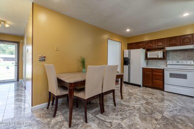 8504 Mar Vista Ct, Louisville, KY 40219 - photo 4