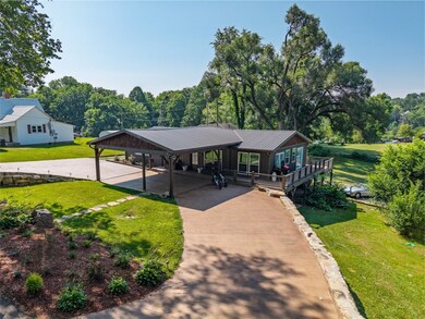 410 Lyle St, Franklin, NC 28734 - photo 2