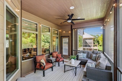 Screened in Back Deck