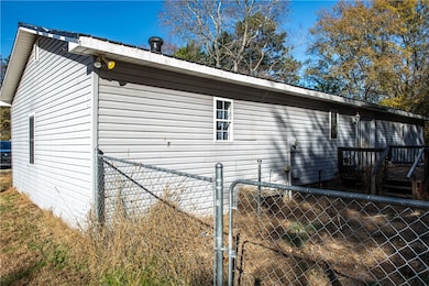 115 Mcnair Dr, Westminster, SC 29693 - photo 3