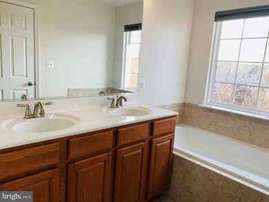 8244 Linblake Ct, Manassas, VA 20111 - photo 5