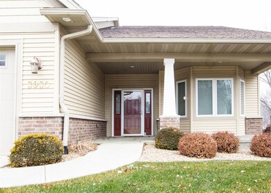 3930 Red Cedar Dr NE unit B, Cedar Rapids, IA 52402 - photo 3