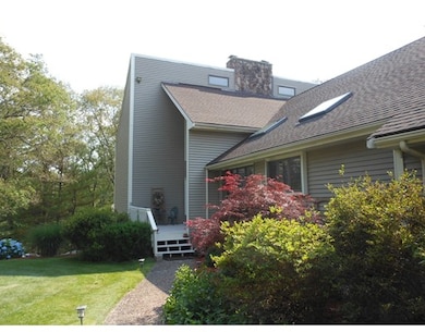 266 Palisades Cir, Stoughton, MA 02072 - photo 2