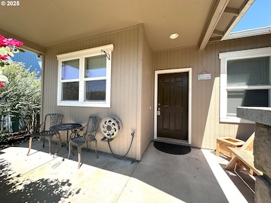 5782 Montclaire Way, Springfield, OR 97478 - photo 3