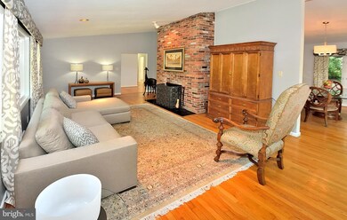 6365 Burton Cir, Falls Church, VA 22041 - photo 4