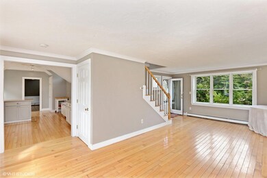 03_33captainMurphysWay_10001_LivingRoom_